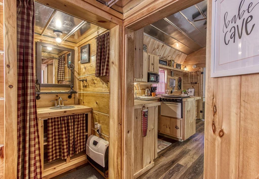 The Tiny Barn, 1089 Free Tickets Each Paid Day, Dollywood And More Sevierville Exterior foto
